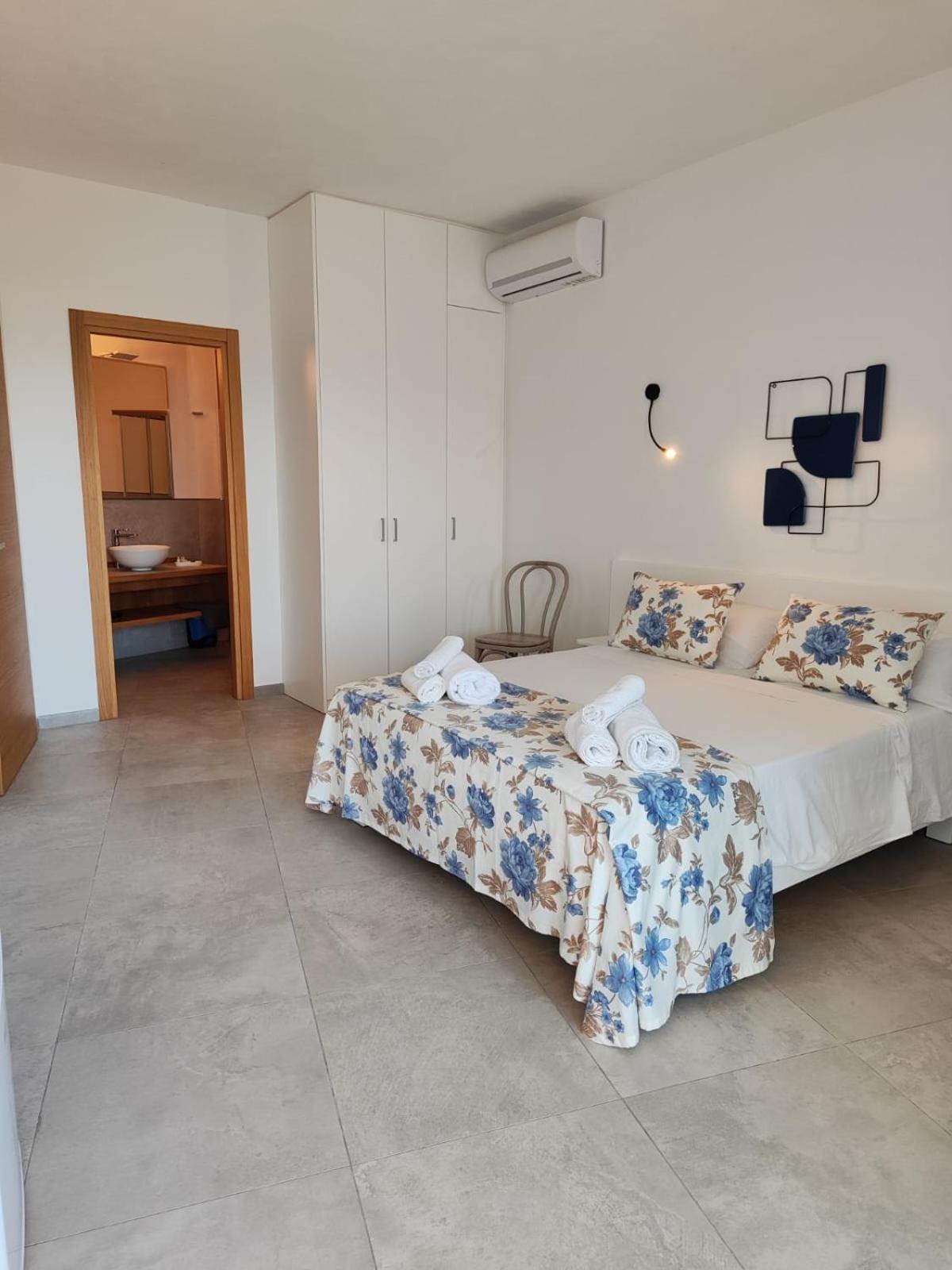 Rooms, Affittacamere Maksim Golfo Aranci Eksteriør billede