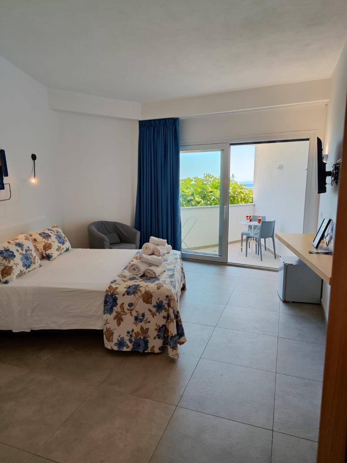 Rooms, Affittacamere Maksim Golfo Aranci Eksteriør billede