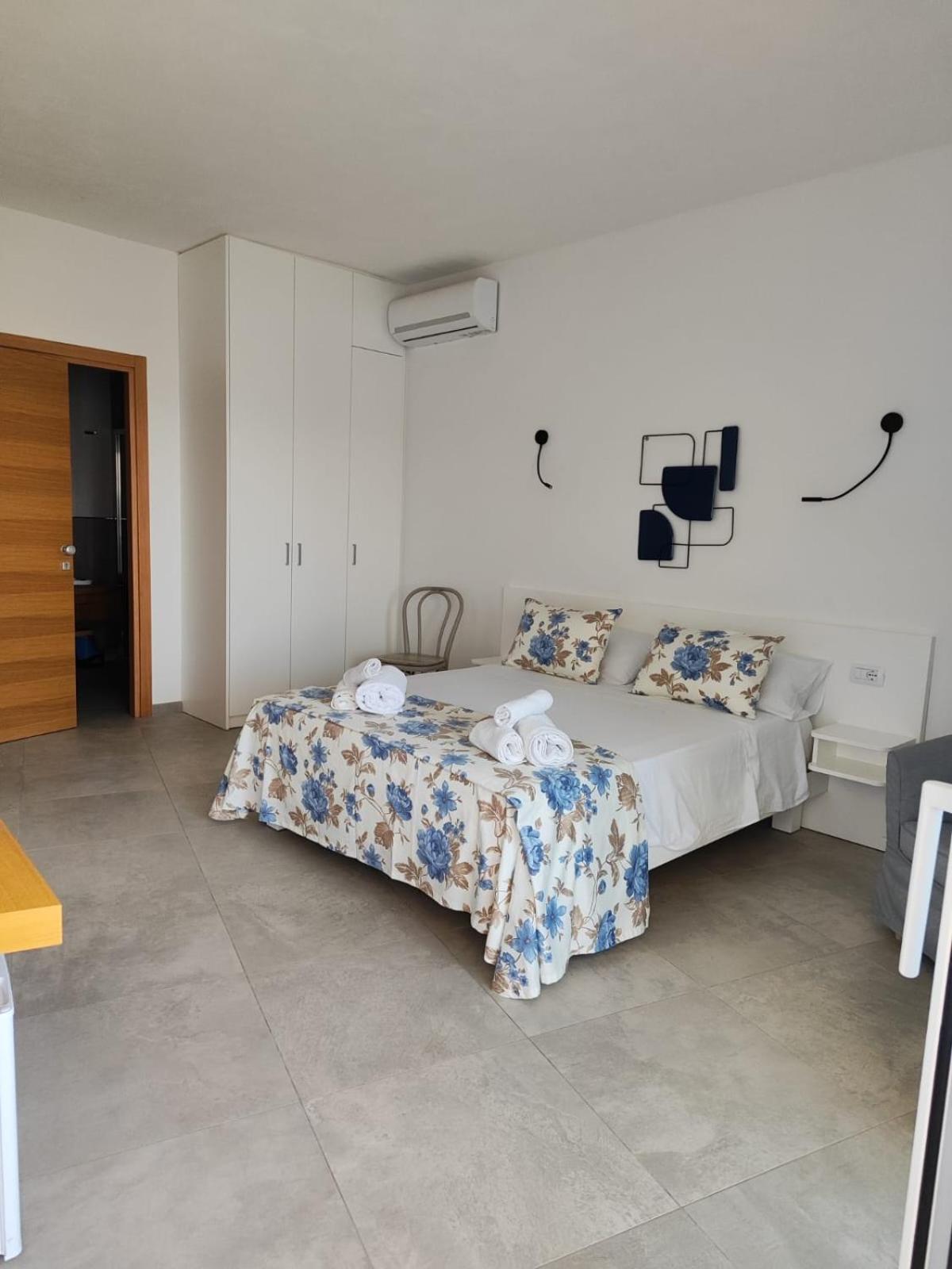 Rooms, Affittacamere Maksim Golfo Aranci Eksteriør billede