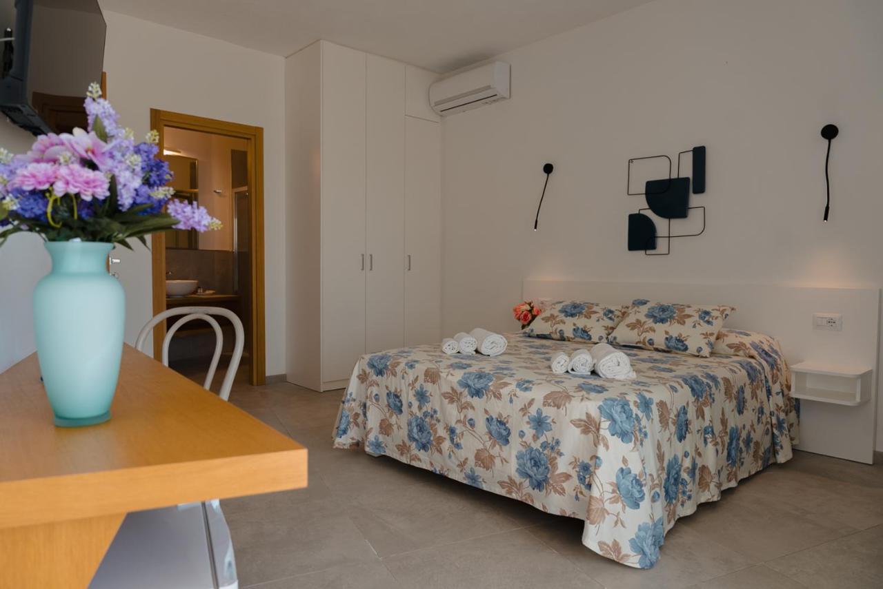 Rooms, Affittacamere Maksim Golfo Aranci Eksteriør billede