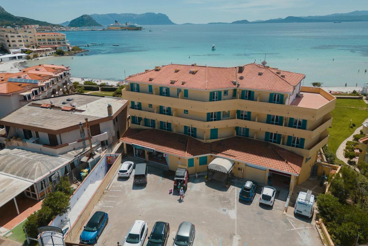 Rooms, Affittacamere Maksim Golfo Aranci Eksteriør billede