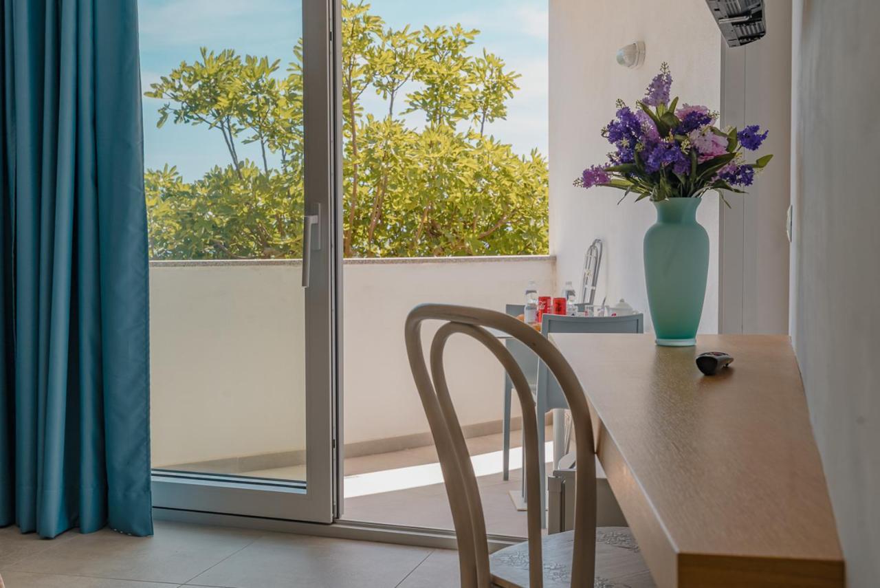 Rooms, Affittacamere Maksim Golfo Aranci Eksteriør billede
